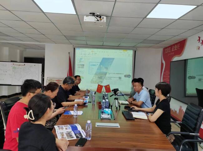 遼寧省測(cè)繪地理信息學(xué)會(huì)理事長(zhǎng)楊國(guó)范、秘書(shū)長(zhǎng)高振東一行到公司參觀指導(dǎo)
